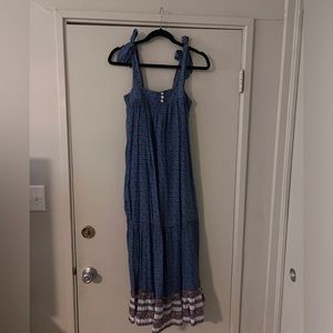 Long sleeve loose-fitting dress